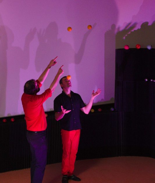 Spectacle : Jonglerie, Musique, Combinatoire